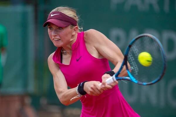 Laura Samsonová slaví největší titul, je už světovou čtyřkou