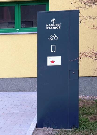 Nabíjecí stanice pro elektrokola a mobilní zařízení foto 2