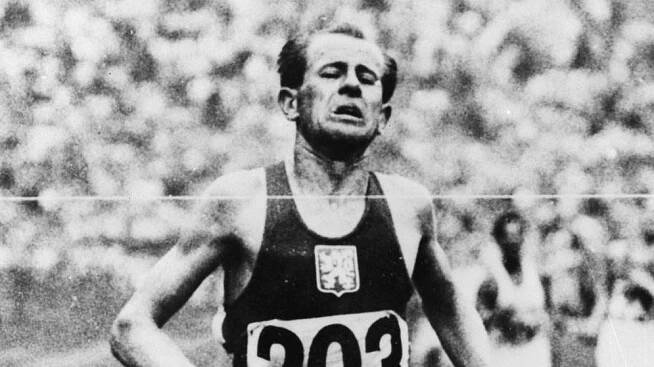 Emil Zátopek - fenomenální běžec, jehož rekord nikdo nepřekoná. Komunisty adorovaný i perzekvovaný - Médium.cz