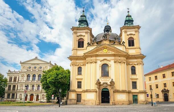 Doprava do Kroměřížě – Taxi z pražského letiště do Kroměříže