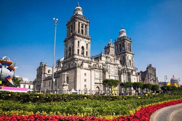 Metropolitní katedrála v Ciudad de México potvrzuje důležitost křesťanství v Mexiku