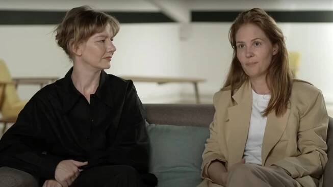 Fotka: Herečka Sandra Hüllerová a režisérka Justine Trietová