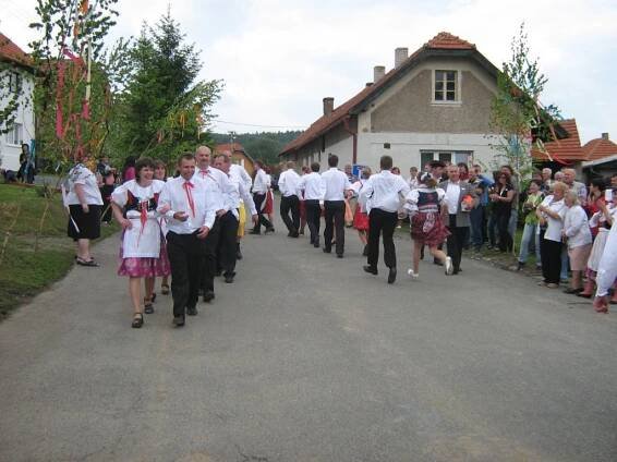 Máje 2011 - Oficiální stránky obce Černé Voděrady