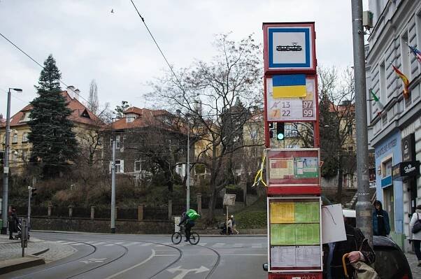 FOTO: Praha se zbarvila na podporu Ukrajiny a „přejmenovala“ ulice