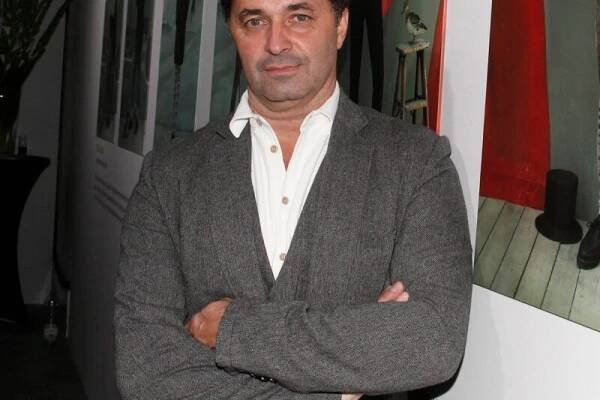 Amal Alamuddin, snoubenka George Clooneyho, se pochlubila nádherným zásnubním prstenem - Magazín Osobnosti.cz
