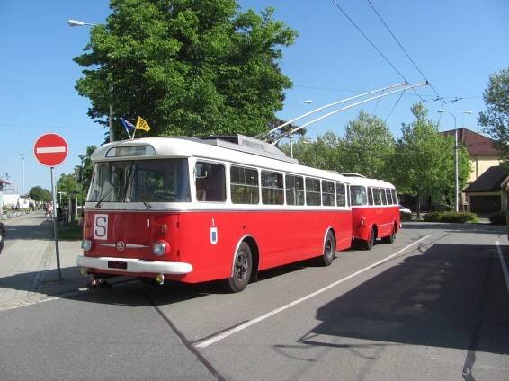 V neděli na trasu Otrokovice-Zlín-Vizovice vyjedou historické vlaky i autobus