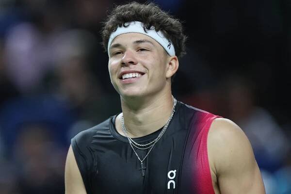 Ben Shelton of the United States reacts in the men's singles quarterfinal match against Sebastian Korda of the United States on Day 11 of 2023 Shanghai Rolex Masters at Qi Zhong Tennis Centre on October 12, 2023 in Shanghai, China