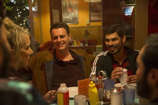 Hledání - Z filmu - Jonathan Groff, Raúl Castillo