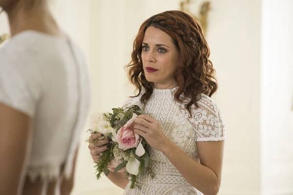 Jak přežít rozvod - Rule #59: "Happily Ever After" Is an Oxymoron - Z filmu - Alanna Ubach
