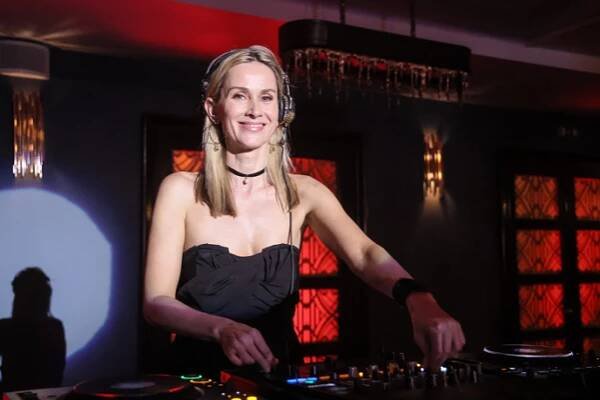 FOTO: DJ Lucca ve svém živlu. – stránka 634