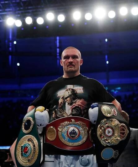 Ukrajina má následovníka bratrů Kličkových. Tak Usyk senzačně pokořil Joshuu