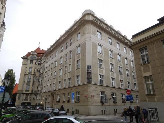 Soubor:Praha Josefov Brehova 1.jpg