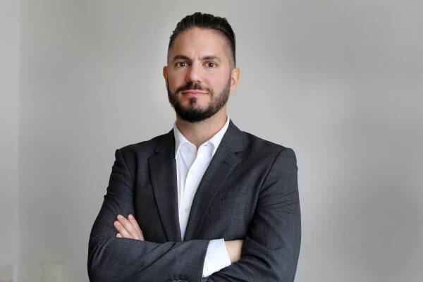 Jen reagovat a vyvracet? Chyba, podchyťme témata dřív než dezinformátoři, říká nový Fialův poradce