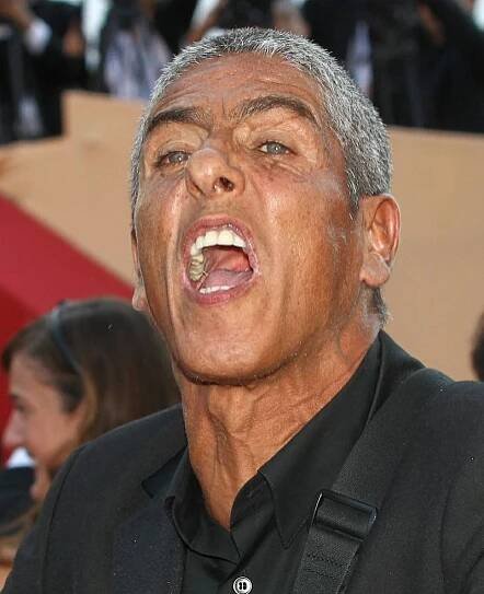 FOTO: Hezoun Samy Naceri se v Cannes obnažoval na veřejnosti, skončil za katrem