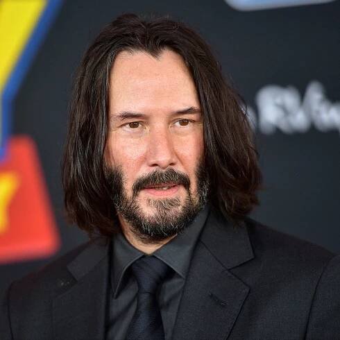 Keanu Reeves hailed as ‘true gentleman’ after footage of him giving up his subway seat resurfaces