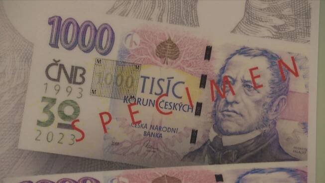 Muž měl inzerovat vzácné bankovky, které neměl. Lidé mu za ně poslali 60 000