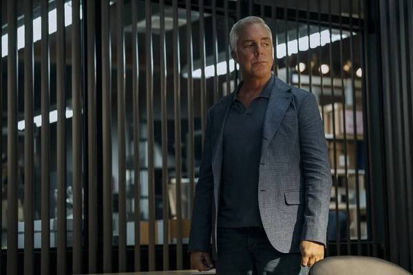 Ballardová - Kupky sena - Z filmu - Titus Welliver