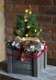 Vánoční svítící stromeček v dřevěné bedýnce - Zimní a vánoční dekorace - Podzimní a zimní dekorace - Podzimní a zimní dekorace