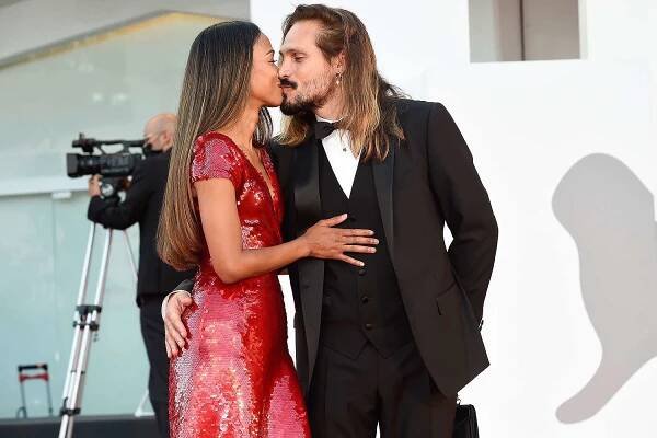 Zoë Saldana and Husband Marco Perego Share Romantic Kiss at Venice Film Festival