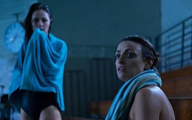 12 Feet Deep - Z filmu - Diane Farr, Nora-Jane Noone