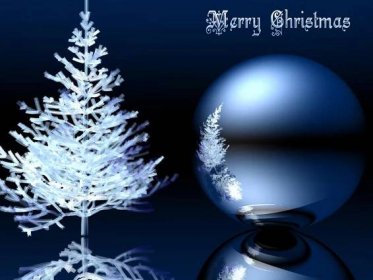 Modré vánoční obrázkové přání s bílým jehličnatým stromečkem, velkou koulí a s nápisem Merry Christmas. 