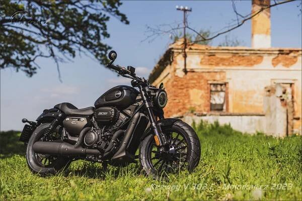Keeway V302 C vs. UM Renegade Freedom 300: Harleye pro juniory | Motorkáři.cz