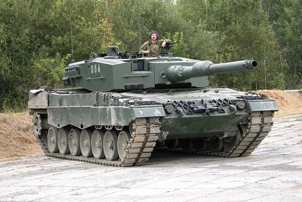 Foto: Tank Leopard 2 poskytuje osádce mnohem větší ochranu oproti východním tankům T-72 | Michal Pivoňka / CZ DEFENCE