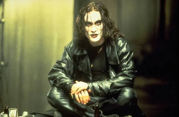 Vrána (The Crow) (1994)