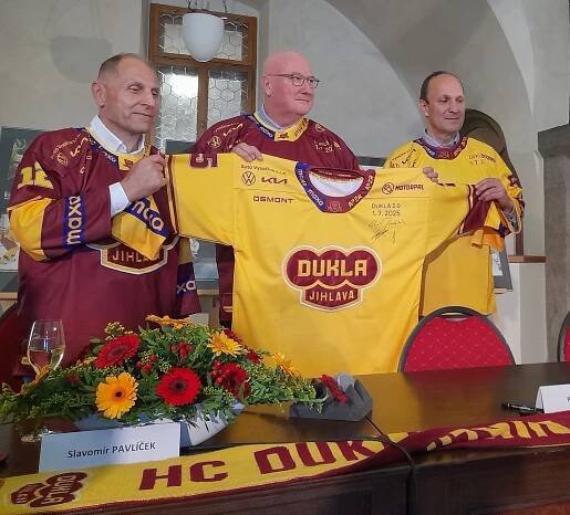 VIDEO: Podepsáno, Dukla je poprvé v soukromých rukou. Majitel chce titul