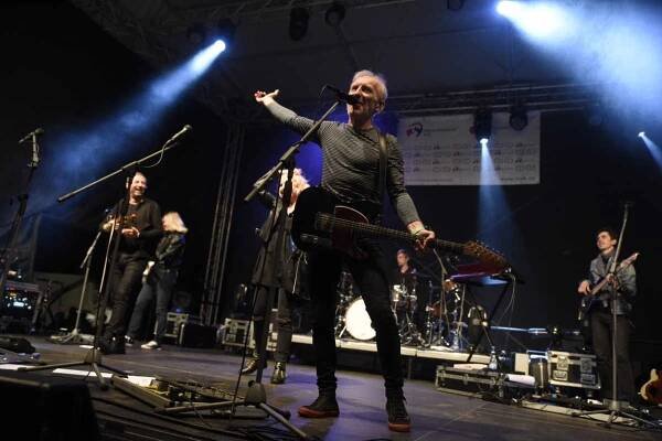 FOTO: Hudební skupina Čechomor rozparádila několikatisícové publikum