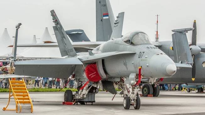 McDonnell Douglas F/A-18C Hornet : McDonnell / McDonnell Douglas