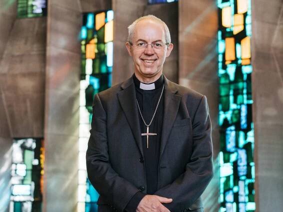 Justin Welby - arcibiskup canterburský sa modlí v jazykoch. - idea-list
