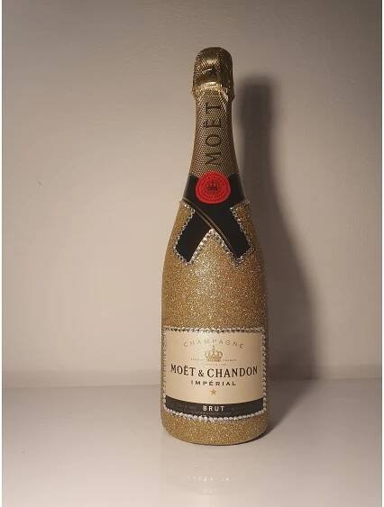 Moët Chandon Imperial Brut zdobený zlatými třpytkami