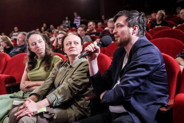 Velký vlastenecký výlet - Z akcí - Projekce filmu a debata s tvůrci v kině Atlas v Praze 6. srpna 2025. Moderátorkou debaty byla novinářka Světlana Witowská, jako hosté zasedli režisér Robin Kvapil, novinářka Petra Procházková, analytik zabývající se dezinformacemi Roman Máca z Institutu pro politiku a bezpečnost a také protagonisté filmu – psycholog a psychiatr Peter Pöthe a kriminolog a protagonista filmu Petr Pojman.
