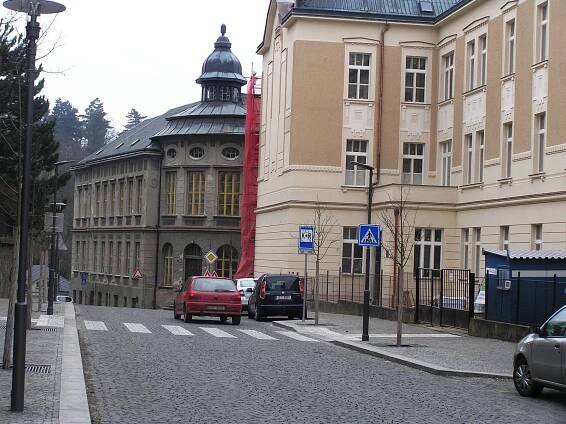 Budovu bývalé obchodní akademie chce Brod změnit v azylový dům