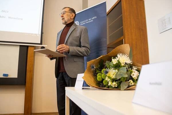 Prof. Miroslav Verner se stal emeritním profesorem Univerzity Karlovy | Filozofická fakulta Univerzity Karlovy
