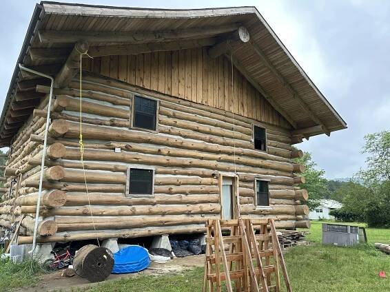 Visiting a Butt and Pass Log Cabin in Alabama