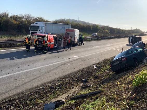 Záběry z tragické nehody na D8: Takhle smetla dodávka osobák v protisměru