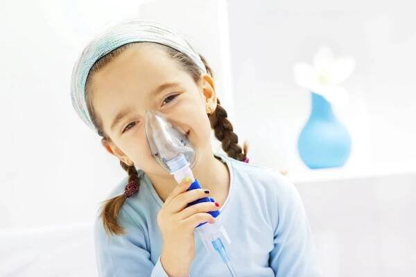Nekonečný kašel? Lékař vysvětlil, co za něj může a jak se ho zbavit