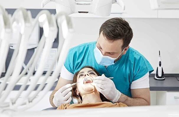 Dentální klinika Kladno funguje denně do večera i o víkendech. Následně už musí pacienti například do Prahy.