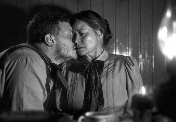 Ari Alexander, Trine Dyrholm - Dívka s jehlicí - Z filmu