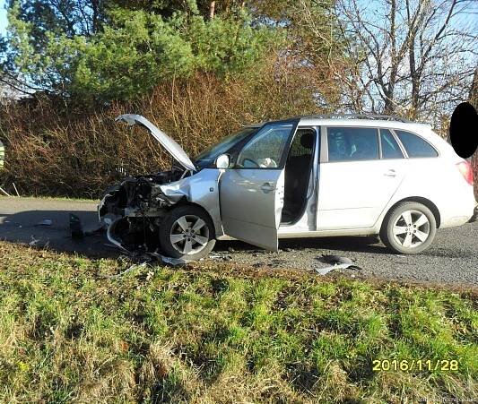 Střet dvou automobilů naštěstí jen s lehkými zraněními