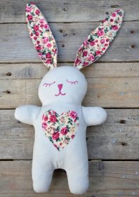 Free Easter bunny patterns to sew, bunny sewing patterns, free rabbit sewing patterns, free bunny rabbit sewing patterns Sewing Projects For Beginners, Easy Sewing Projects, Sewing Tutorials, Sewing Ideas, Free Tutorials, Tutorial Sewing, Art Projects