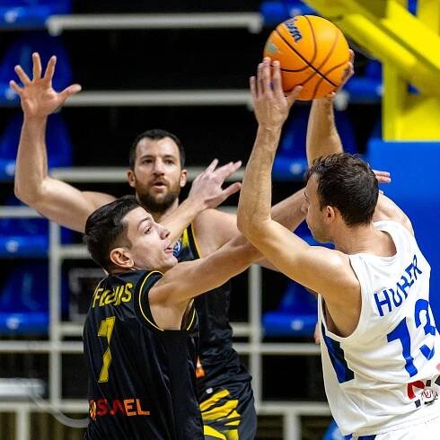 OBRAZEM: Liga mistrů v Opavě bavila. Drama pro Maccabi