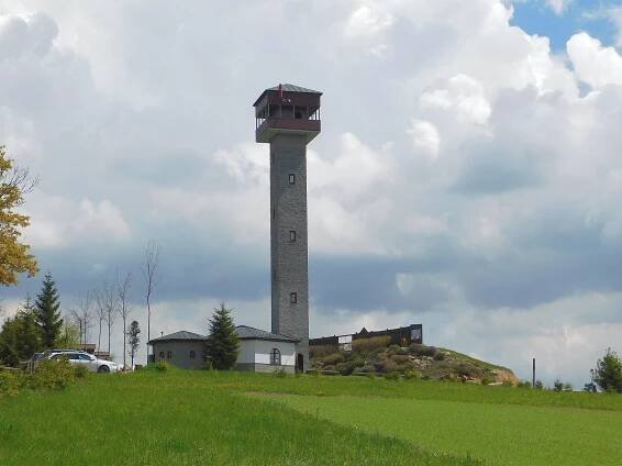 Ve Víru malí i velcí lezou po ferratě s vyhlídkou na přehradu