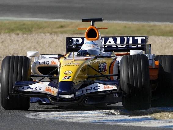 OBRAZEM: Alonso opět řídil formuli Renault