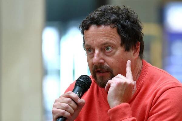 OBRAZEM: Michal Viewegh podepisoval své Děravé paměti