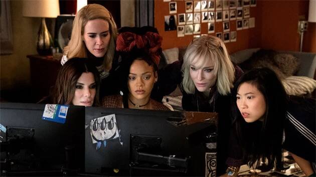 Sandra Bullocková, Sarah Paulsonová, Rihanna, Cate Blanchettová a Awkwafina ve filmu Debbie a její parťačky (2018)