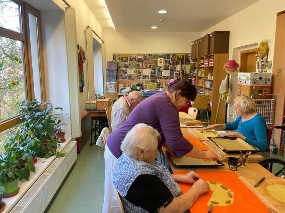 Pečení Svatomartinských plněných rohlíčků - Dům seniorů Františkov, Liberec, příspěvková organizace