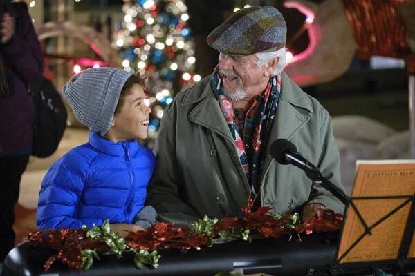 Gabriel Jacob-Cross, Barry Bostwick - A Christmas Miracle - Z filmu
